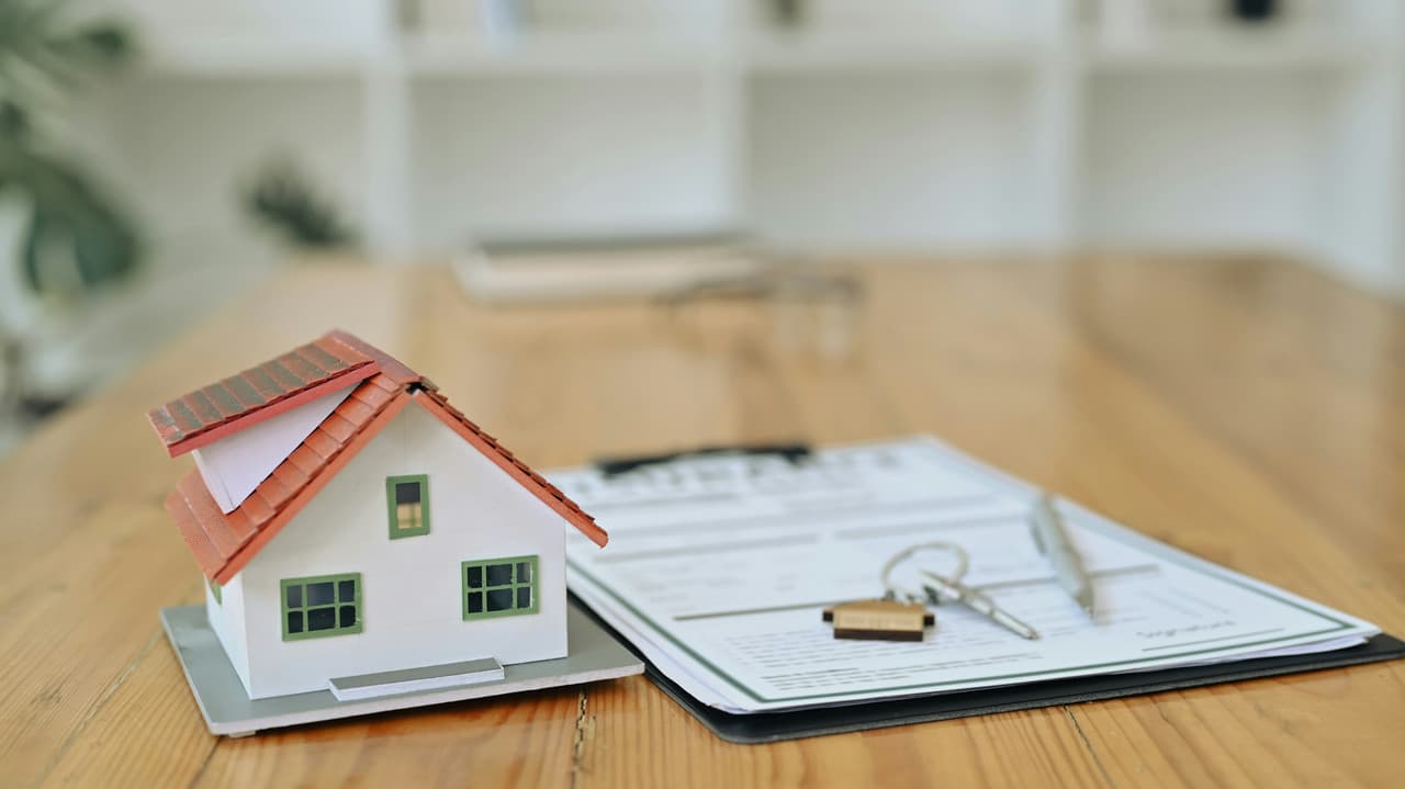 A person using a mortgage calculator on a laptop