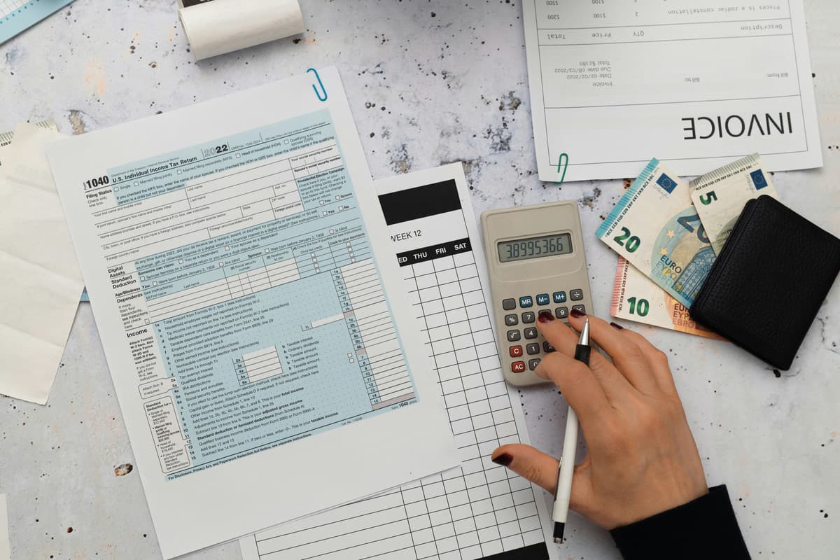 Calculator, money, and US flag symbolizing income tax in the United States